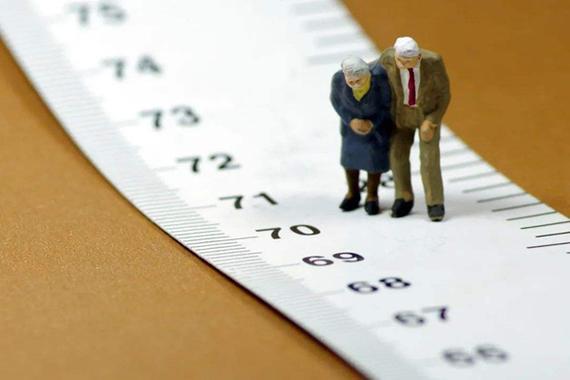 2023年退休年龄发布：男60岁、女55岁不变，延迟退休何时实施？