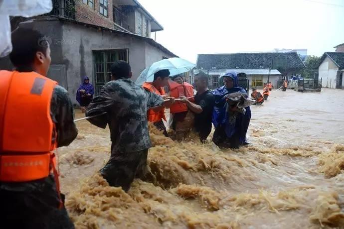 湖南暴雨导致27万余人受灾各地全力抗洪救灾