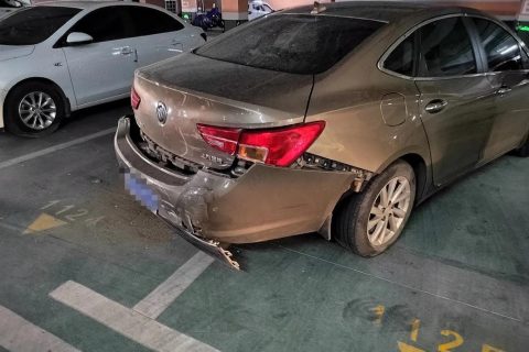 不买车损险撞到别人车，后果很严重！